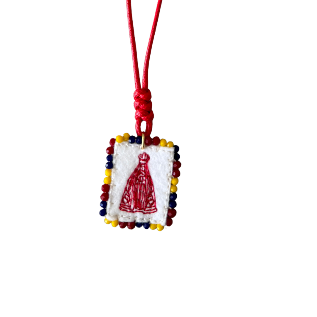 Scapular of the Virgin of the Valley in the color of the flag