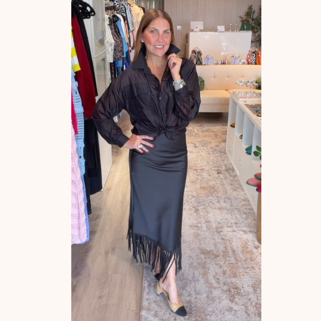 Falda de seda y flecos en gamusa