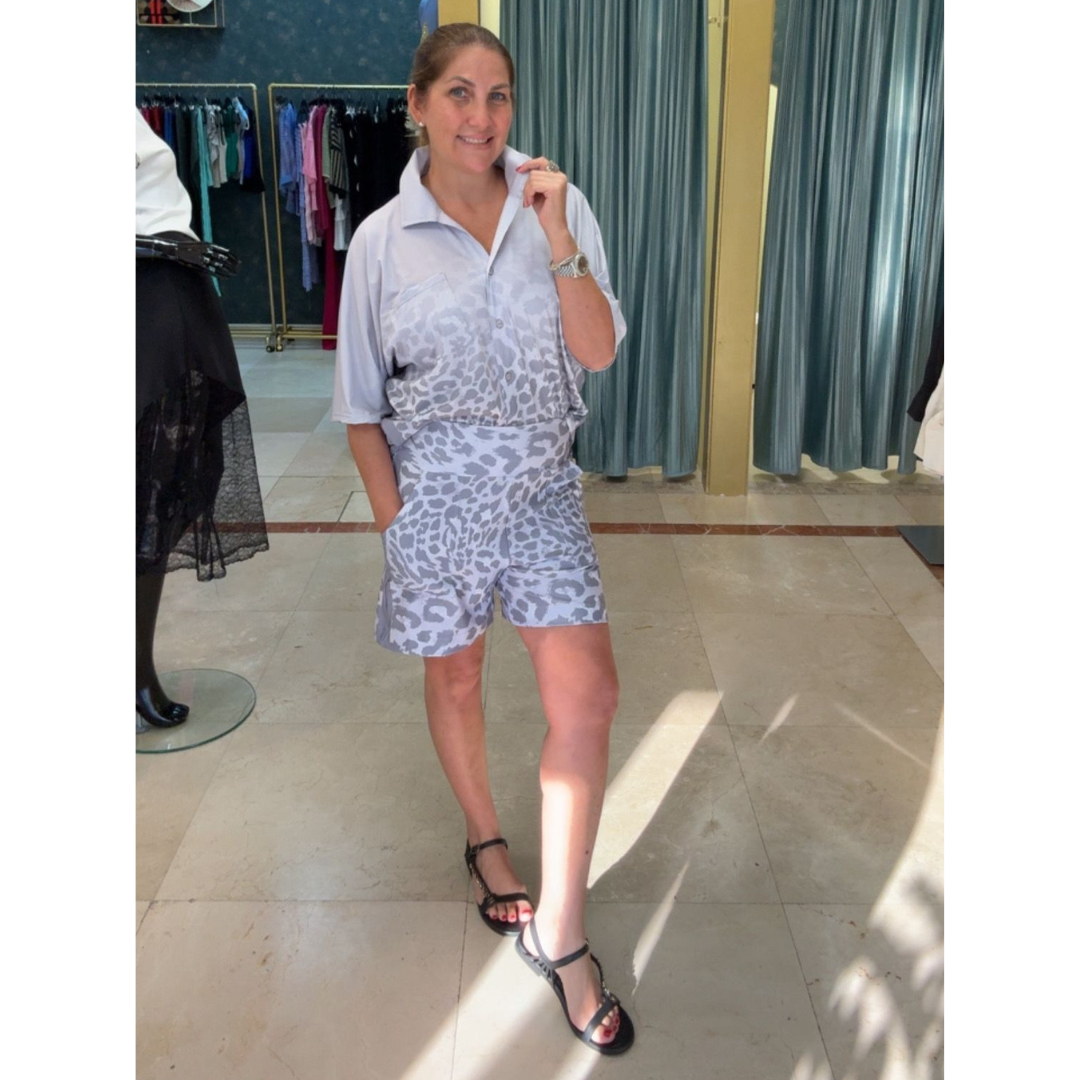 Conjunto de pantalón corto y camisa