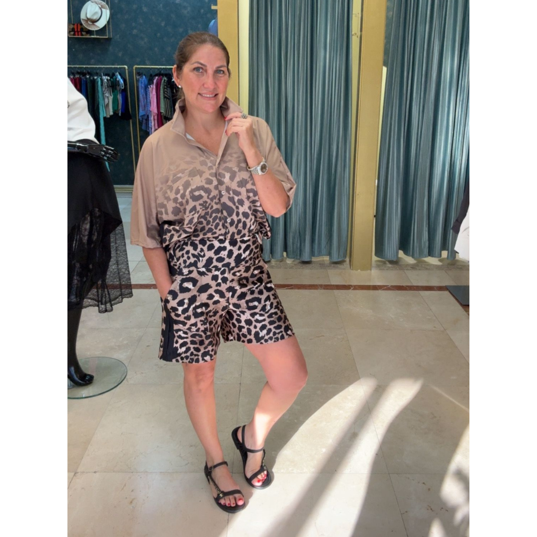 Conjunto de pantalón corto y camisa