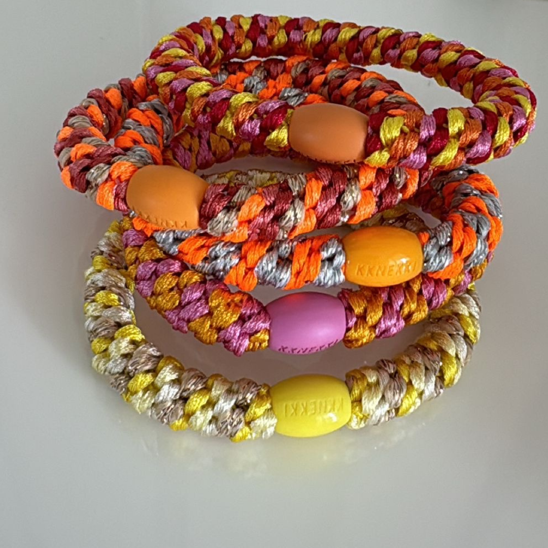 Colas y pulseras