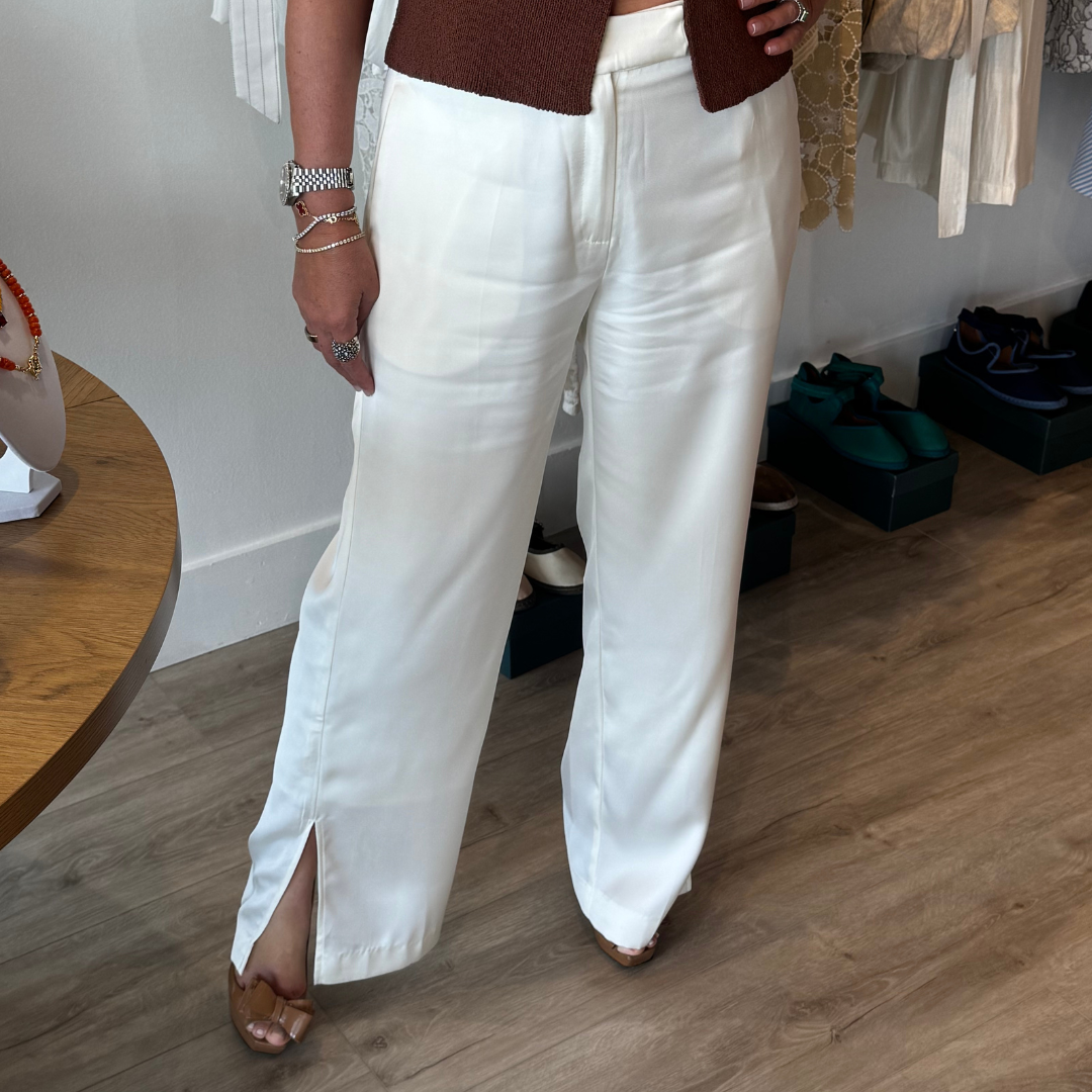 Pantalón de satín con abertura