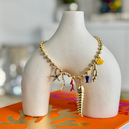 Collar de peces dorado