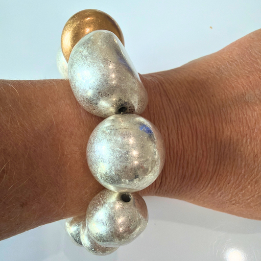 Pulsera dorada y plateada