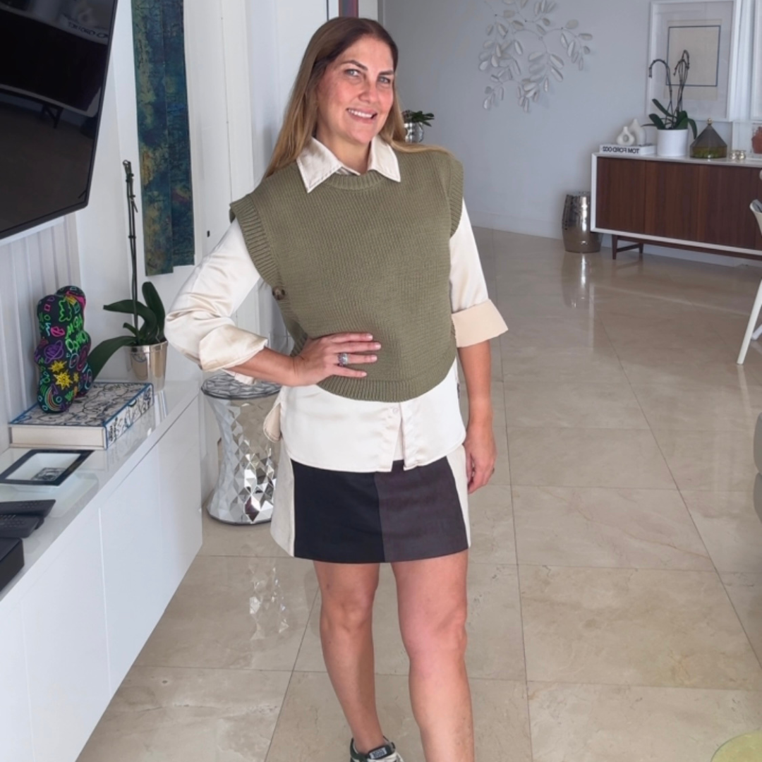 Suéter sin mangas con botones de madera