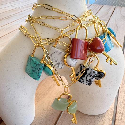 Collares de llaves y candado