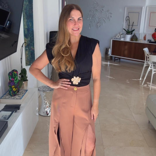 Body con flor en dorado