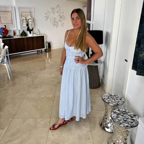 Vestido de rayas claras