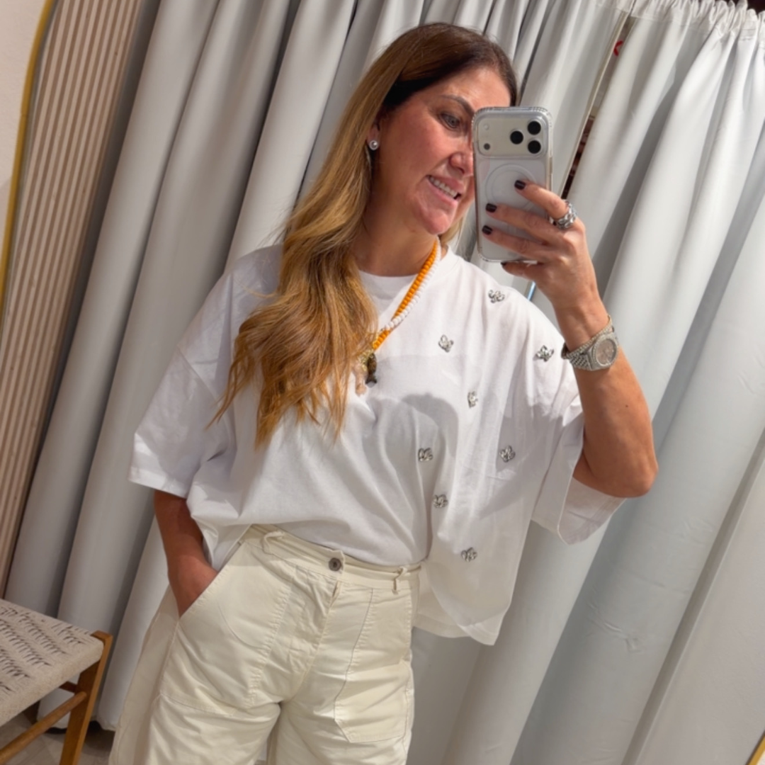 Franelas Over con detalle bordado