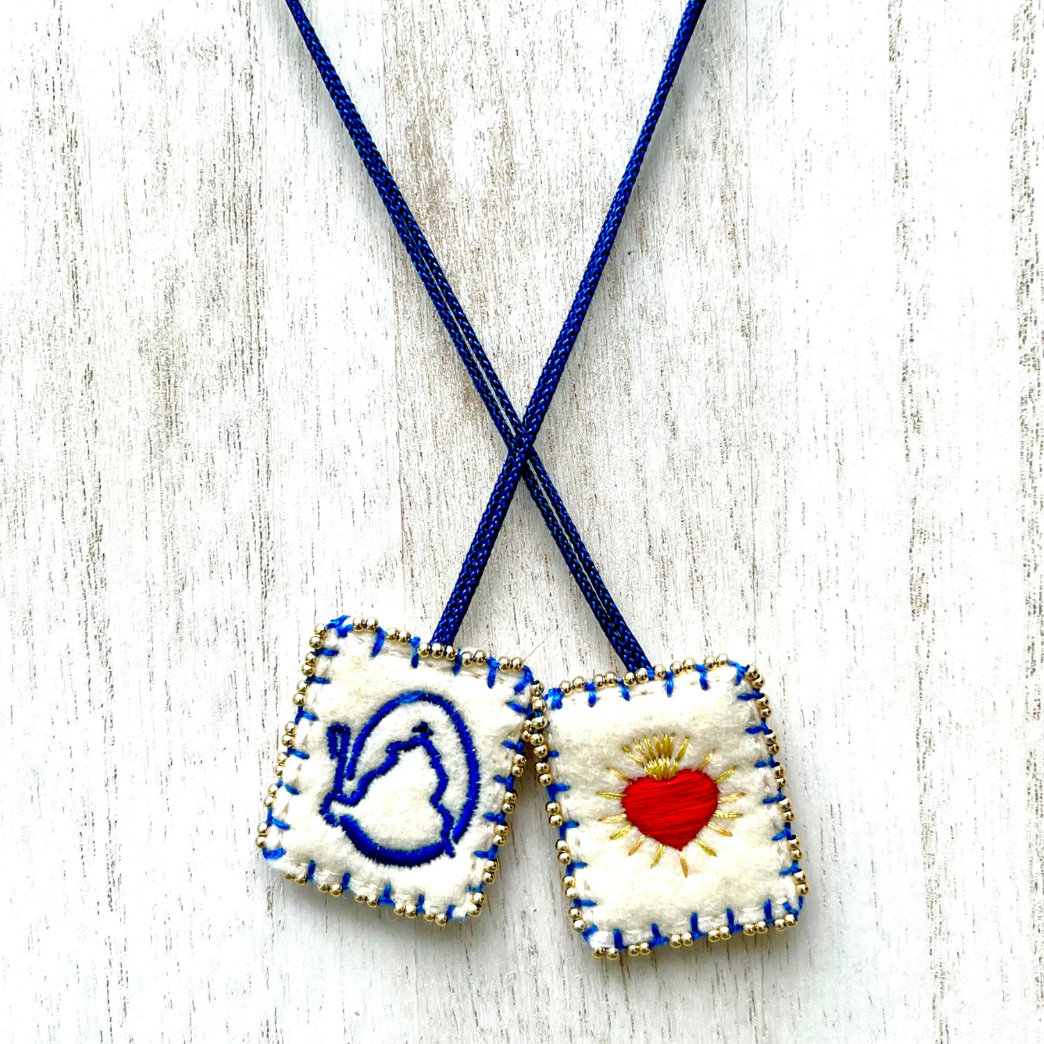 Escapulario bordado de la Divina Pastora