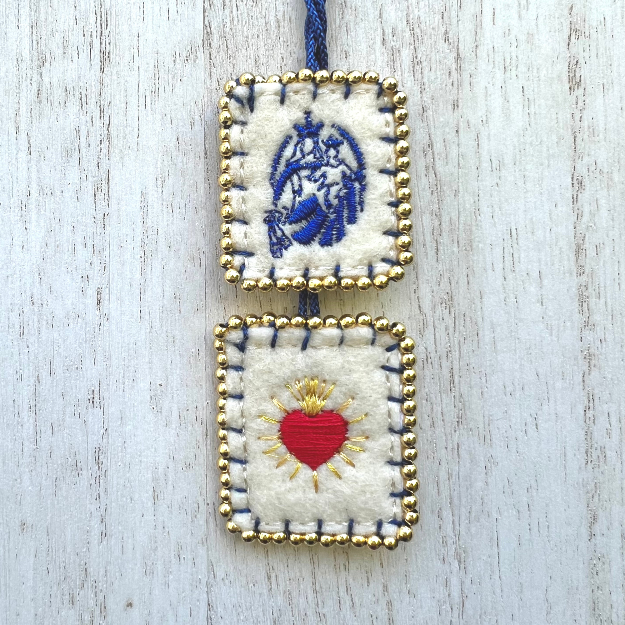 Escapulario bordado de la Virgen del Carmen