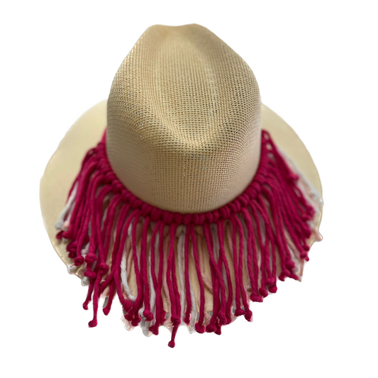 Sombrero con cordones